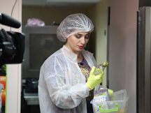 «Ревизор: Магазины»: В николаевском секонд-хенде ведущую закрыли с незнакомцем